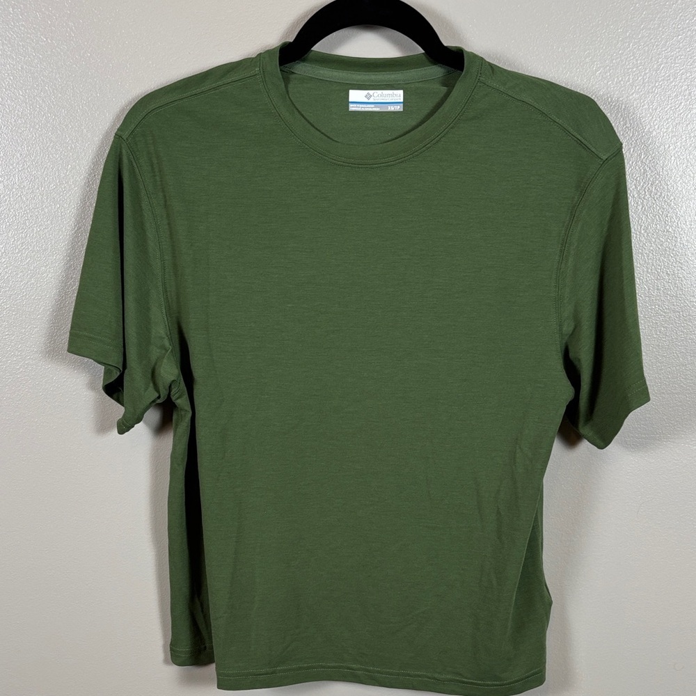 Columbia like new Women’s Short Sleeve Green T-shirt
